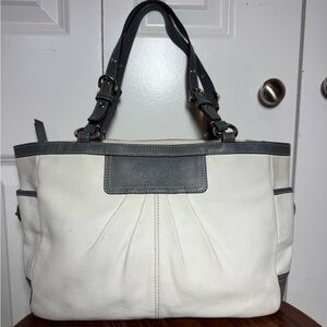 Authentic Coach F13759 White Leather Shoulder Bag Gray Trim Purple Lining